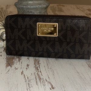 Michael kors wallet